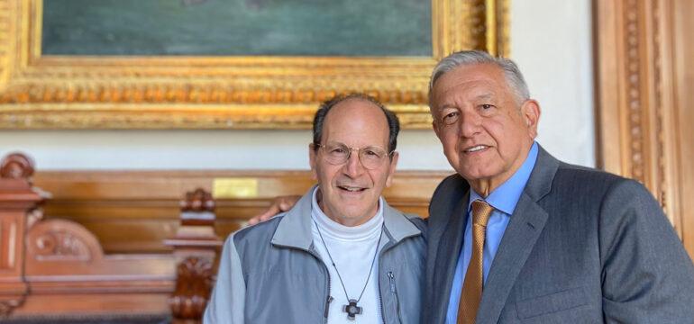 + El secreto de confesión al aire libre; El Padre Alejandro Solalinde y AMLO;