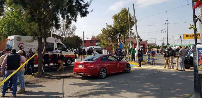 Ejecutan a un abogado dentro de su auto en juzgados de Coacalco