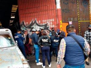 ATENCIÓN: Dan con guarida que servía para desvalijar autos robados en el Edomex, ¡atrapan a 4!