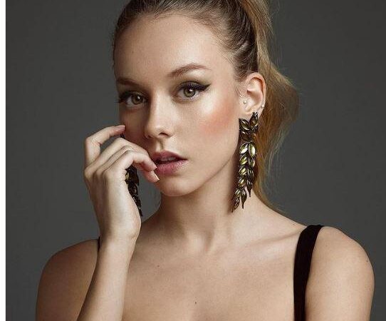 Ester Expósito cumple sus 21 primaveras y le festejamos con esta galería
