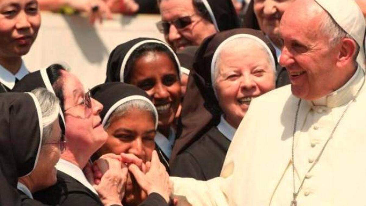 Mujeres podrán ser monaguillas y dar la comunión, decreta Papa Francisco