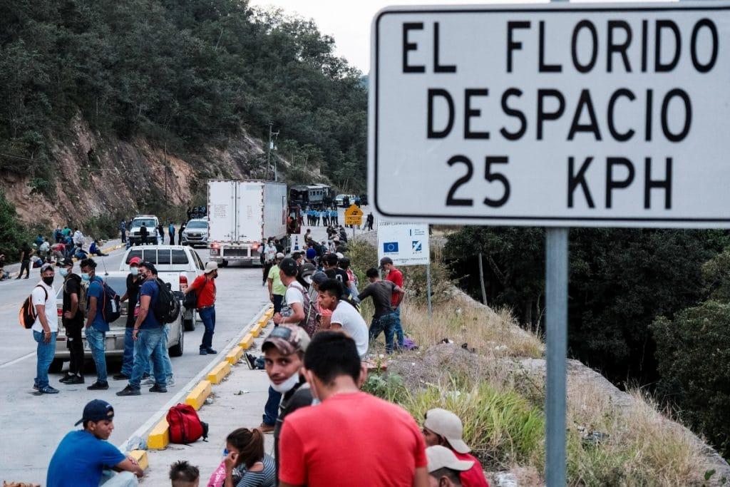 Guatemala blinda fronteras por caravana de migrantes hondureños hacia EU