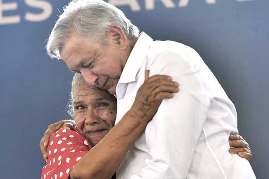 AMLO mantiene compromiso de vacunar a ancianos antes de marzo