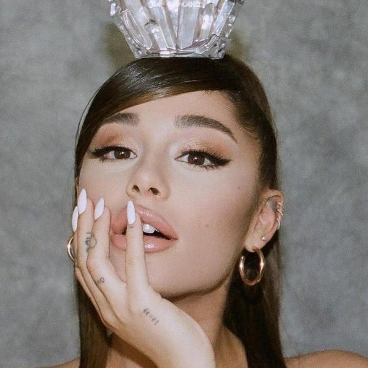 5 Looks de Ariana Grande que la hicieron lucir como una princesa