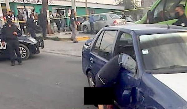 TRAGEDIA. Saca la cabeza por la ventana y se la arranca otro coche en Edomex