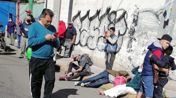 URGENTE. Se estrella una combi en la López Portillo; 6 pasajeros quedan heridos