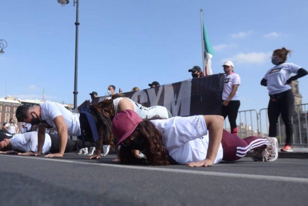 Gimnasios trabajan al aire libre tras rebrote de Covid-19 en la CDMX 