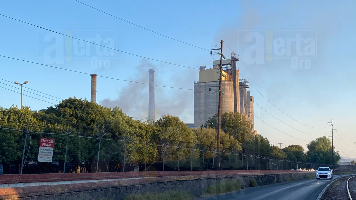 Incendio por fuga de vidrio fundido en la Vidriera Querétaro |