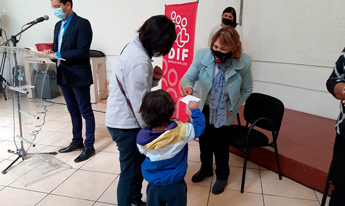 DIF Morelia Entrega Becas A Niños Y Adolescentes De Sectores Vulnerables