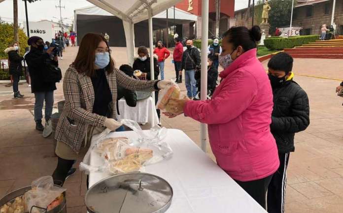 El alcalde de Coacalco organiza tamaliza en pleno semáforo rojo