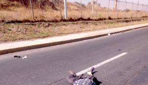 URGENTE. Quedan 2 muertos en el pavimento; chocaron una moto y una bici