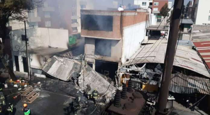 Más de 700 personas fueron desalojadas por fuerte explosión de pipa de gas en la CDMX