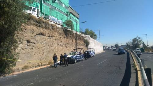 TRISTE FINAL: Cae trabajador de un voladero de 10 metros; sus restos quedaron sobre la carretera