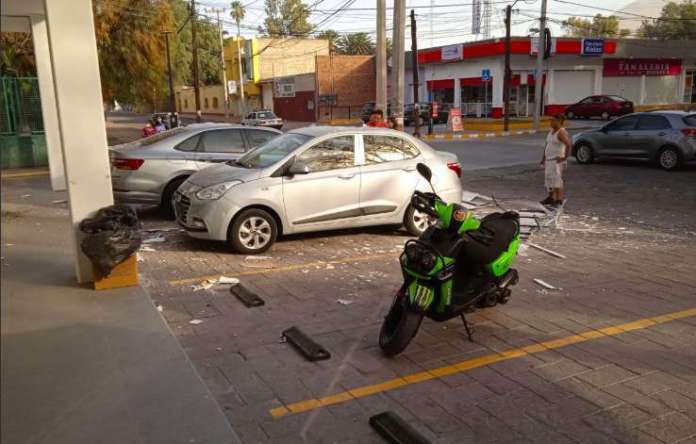 Colapsa parte de un edificio en construcción en Coacalco