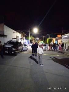 HALLAZGO: Aparece hombre apuñalado y sin vida en medio de la noche en Edomex