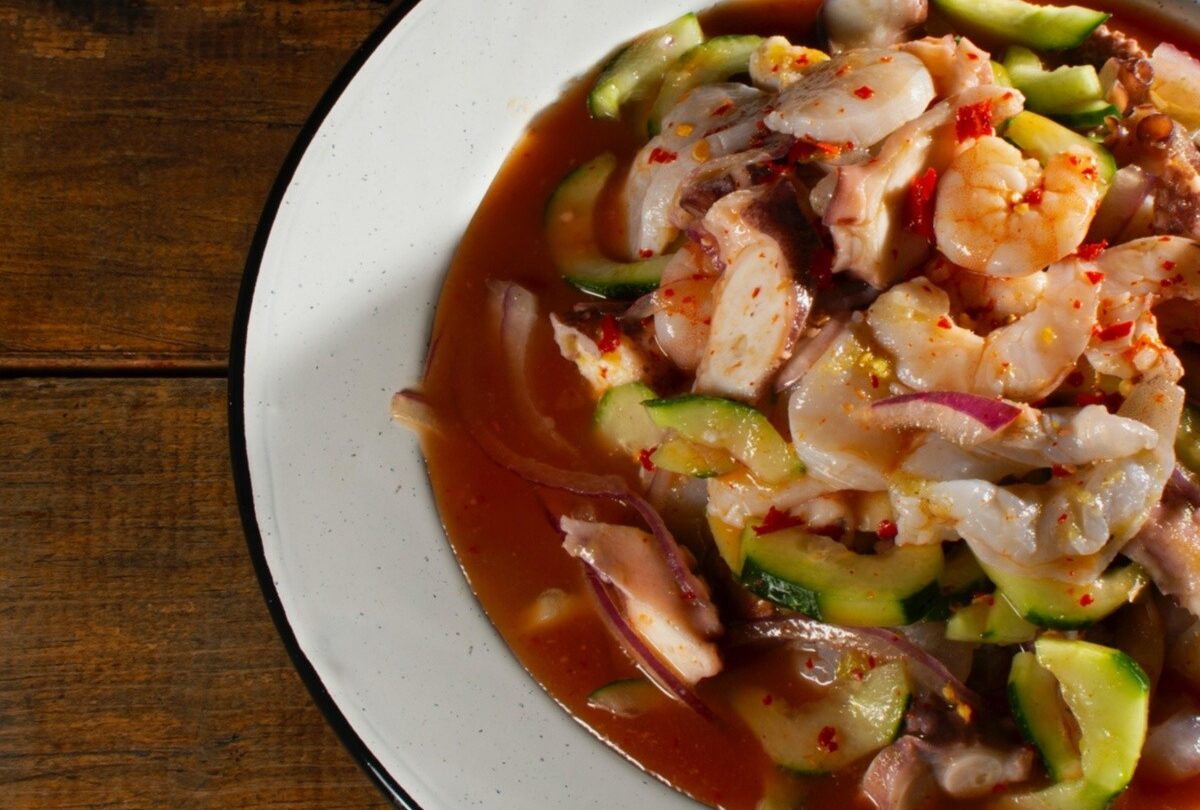 Receta de aguachile rojo de camarón con chile de árbol |