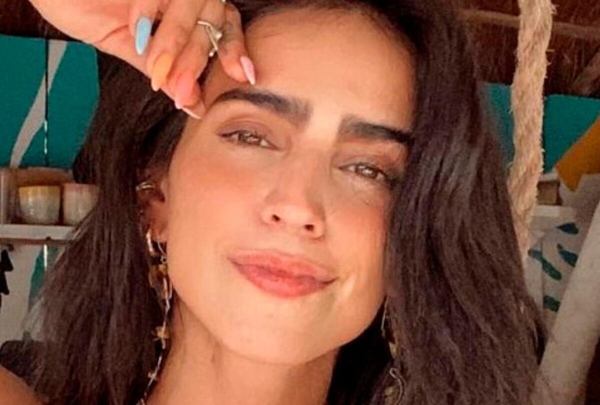 Bárbara de Regil sufre accidente y se llevó un poste y una palmera |