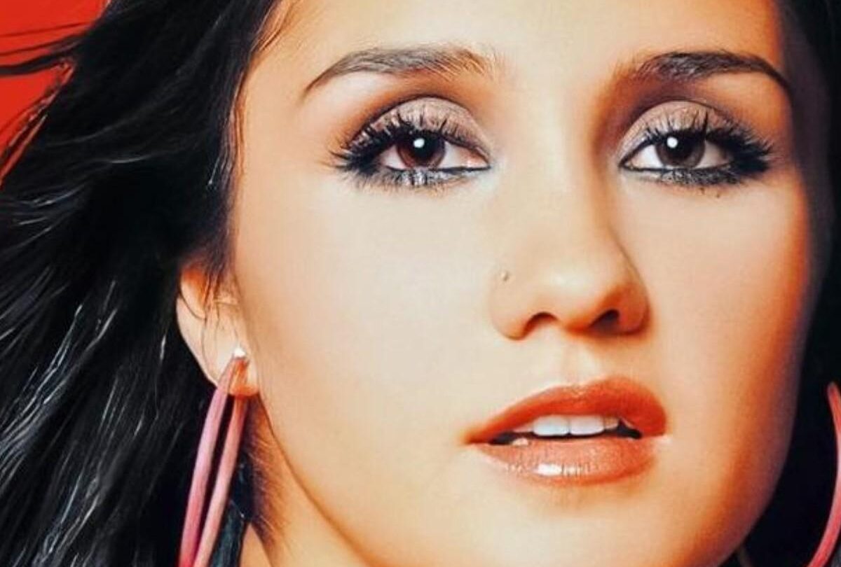 Dulce María cuando más cansada estoy me sonríe y eso me derrite |