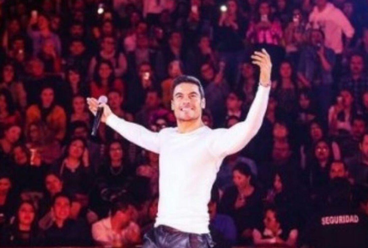 En mini short Carlos Rivera reta a Chayanne |