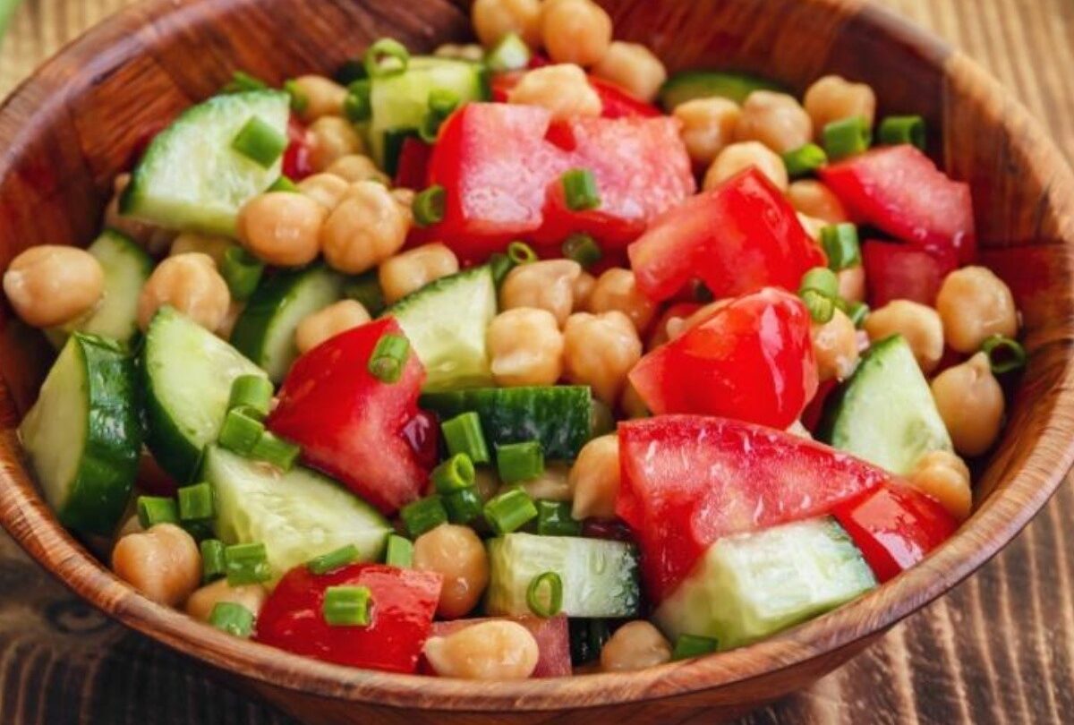Ensaladas de garbanzos con pepino y jitomate receta fácil |