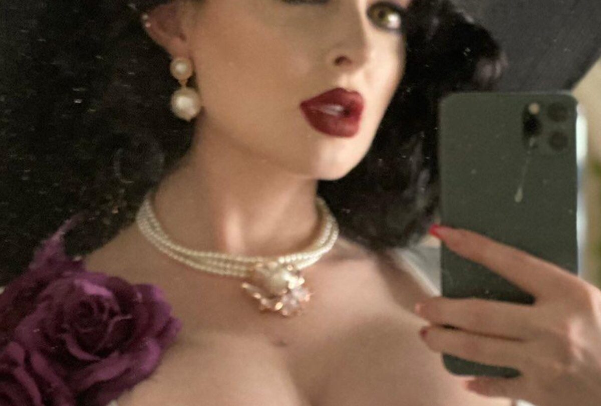 Cosplayer ha hecho el cosplay definitivo de Lady Dimitrescu |
