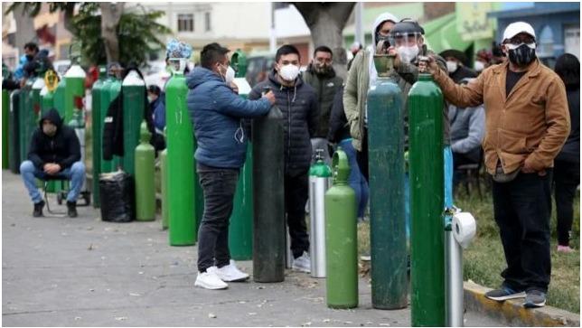 No disminuyen las filas por oxigeno en México, exponen saturación de casos de Covid