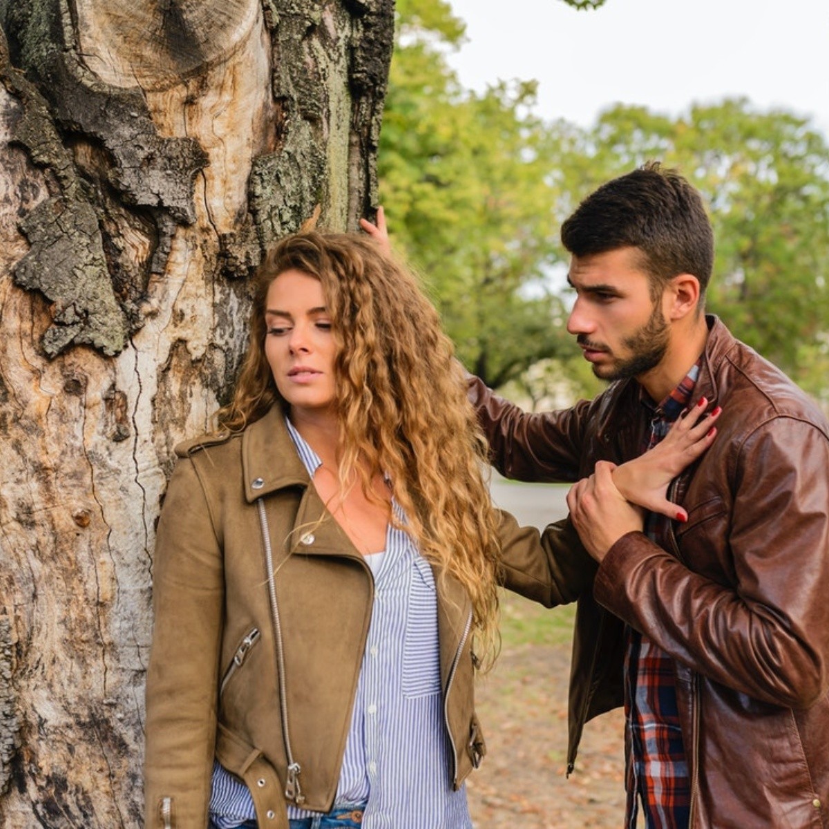 Frases que dice un hombre que hacen sentir insegura a una mujer