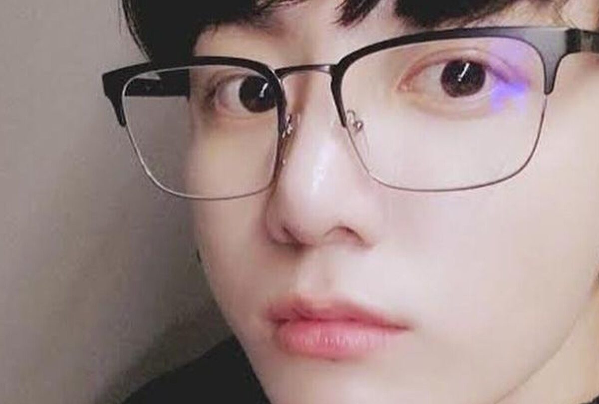 Jungkook siempre solía cubrir sus ojos en el pasado por esta razón |