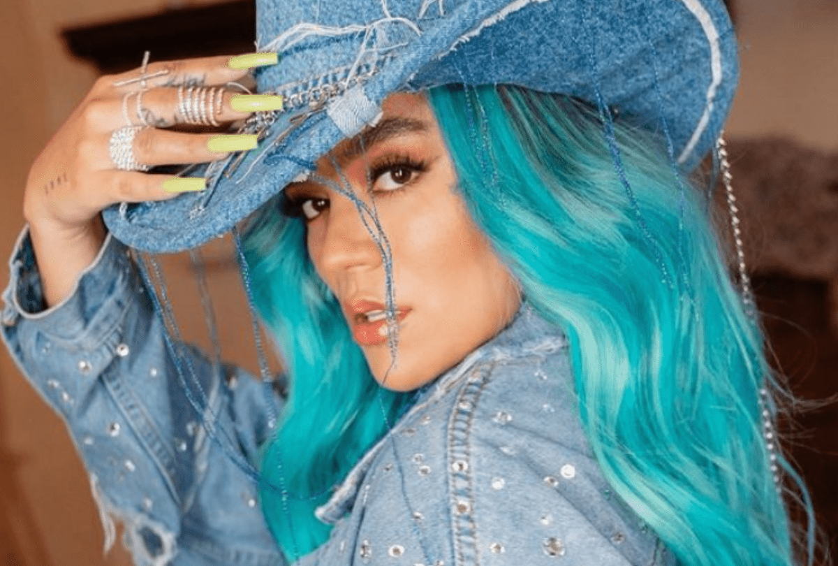 Karol G llega a los 30 con mini cintura pide vestir de blanco |