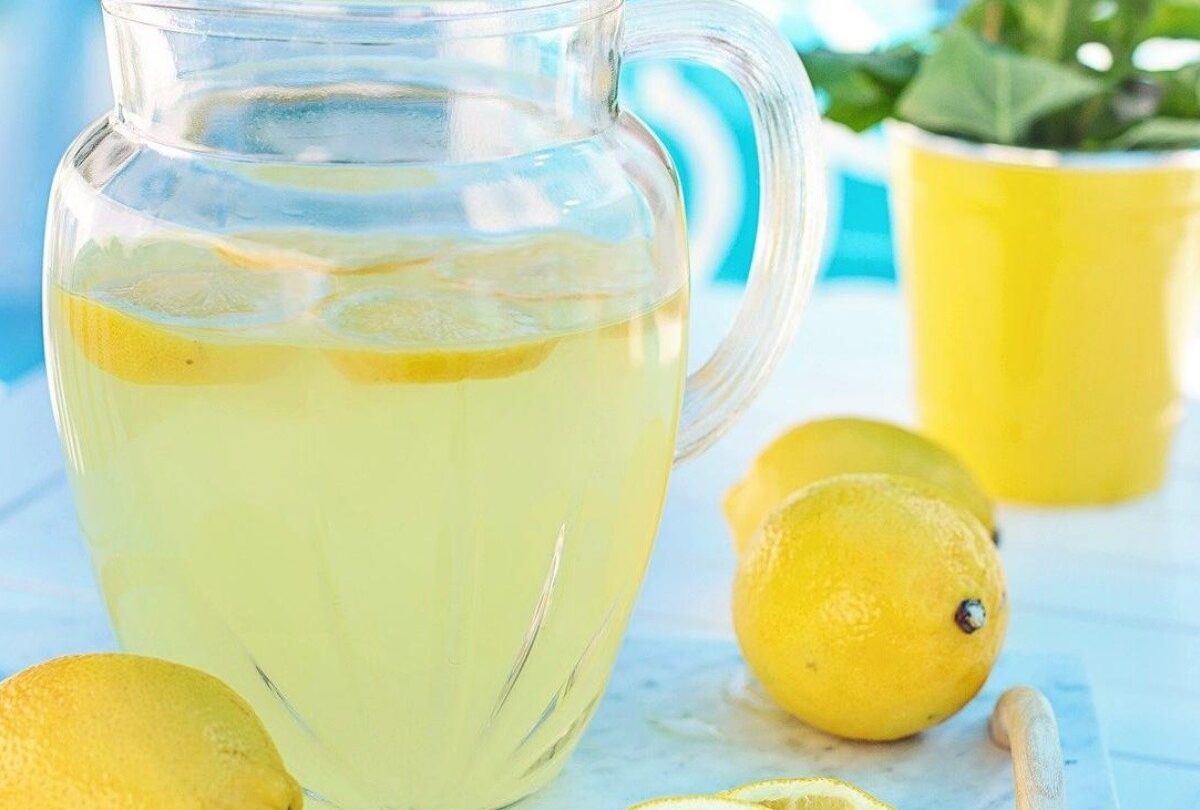 Por qué el agua de limón en ayunas no sirve para adelgazar |