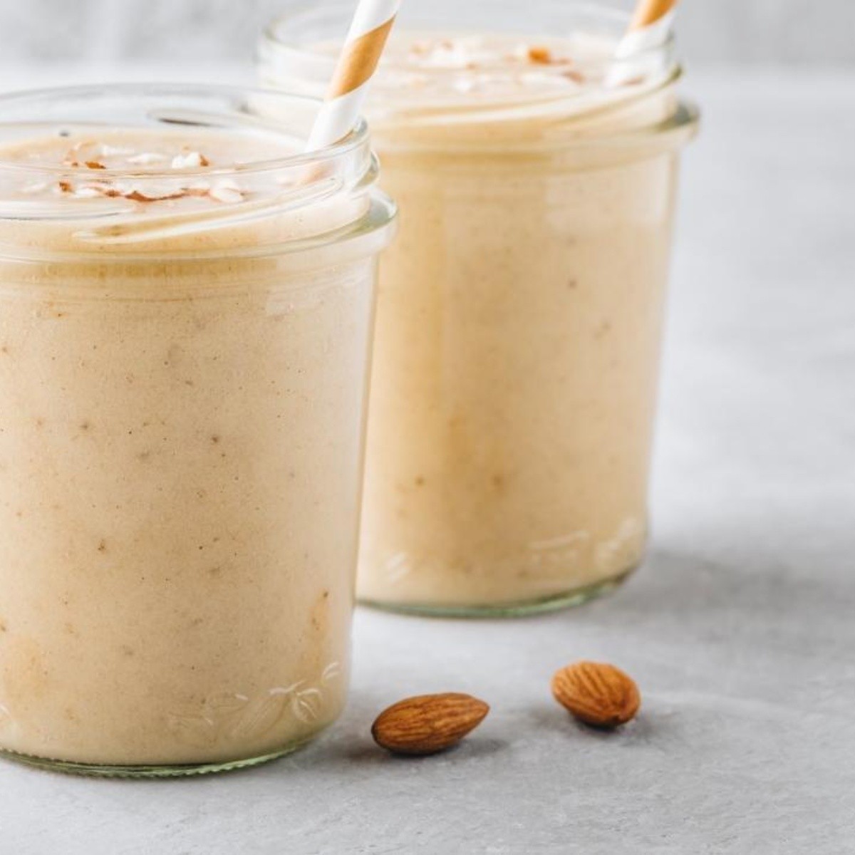 Desayuno saludable: batido de avena con almendras, listo en 5 minutos