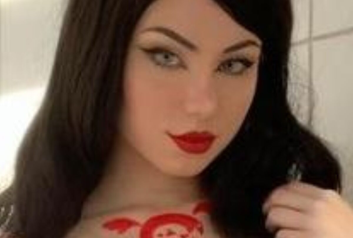 Fe Galvao hizo el cosplay definitivo de Lust villana de FMAB |