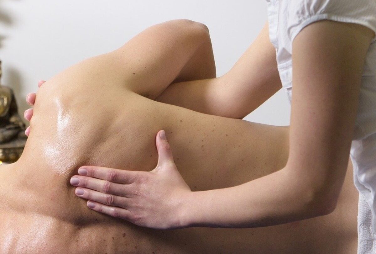 Cuáles son los beneficios del masaje de descarga muscular |