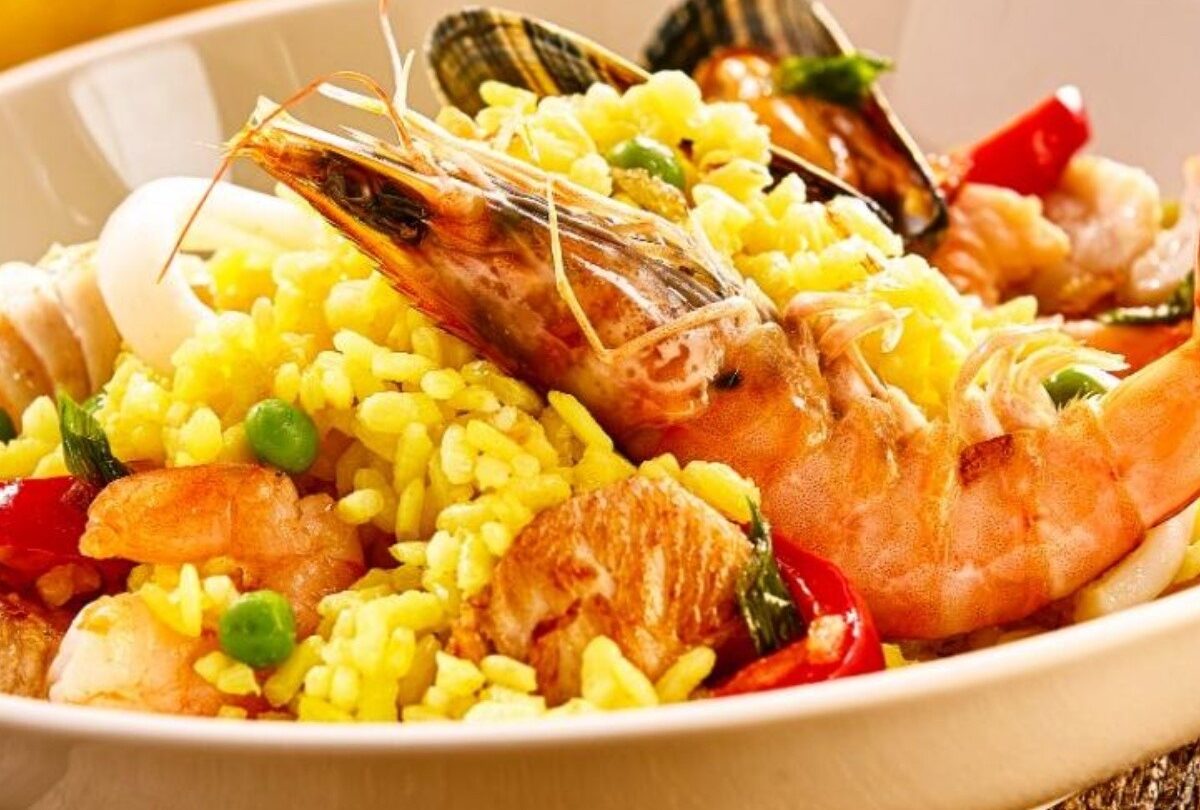 Paella de mariscos receta española original para 10 personas |