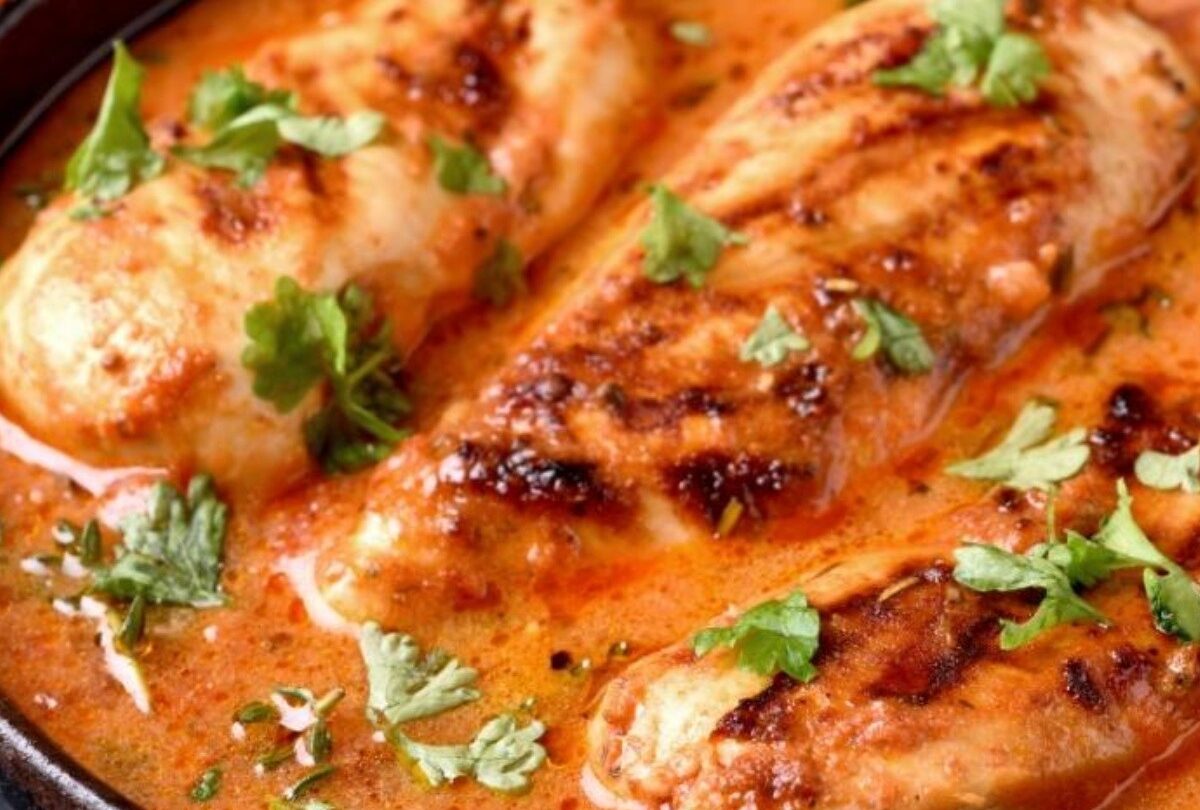 Pechugas de pollo en salsa de tomate con crema receta gourmet |