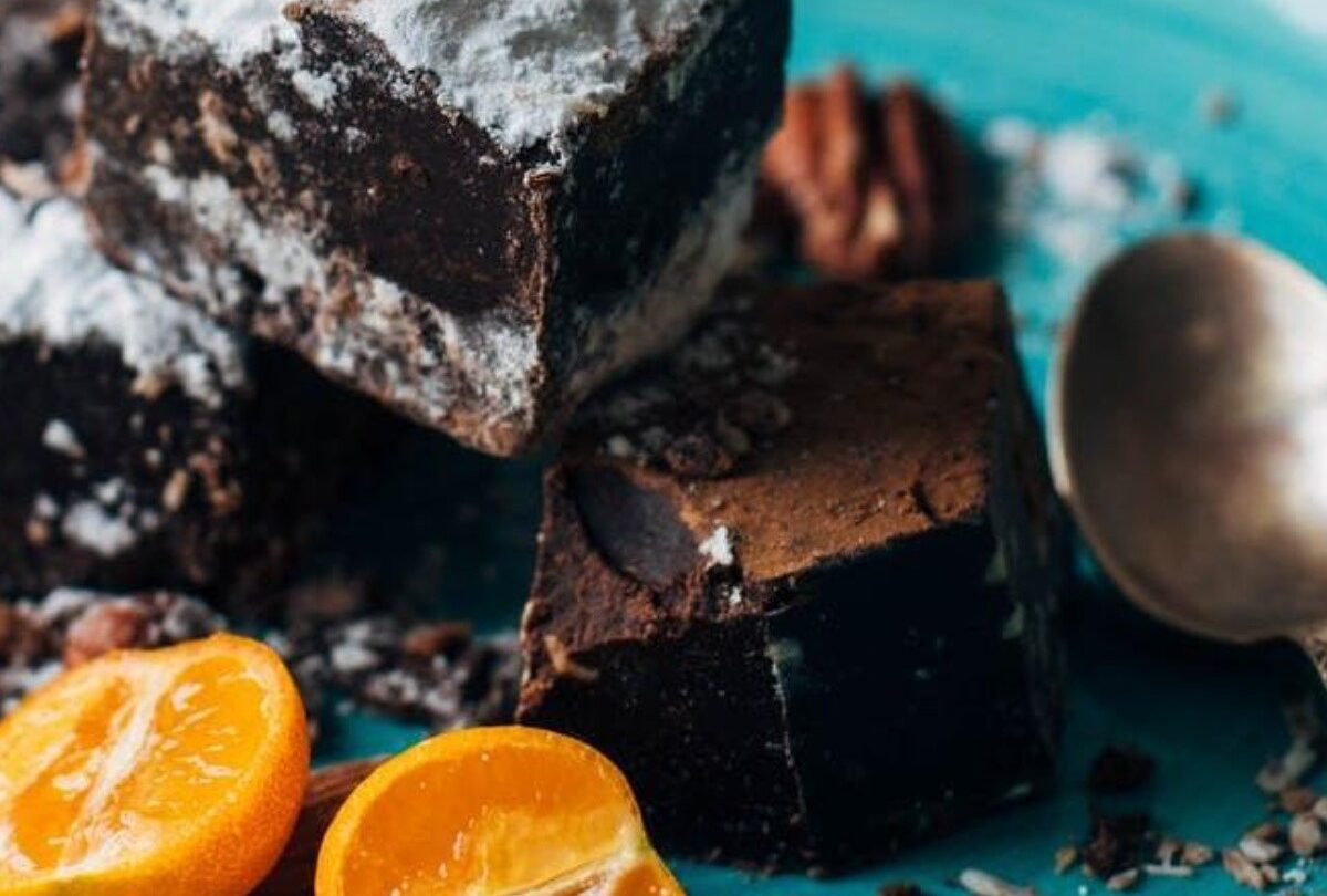 Brownies tropicales de chocolate y mandarina deshidratada |