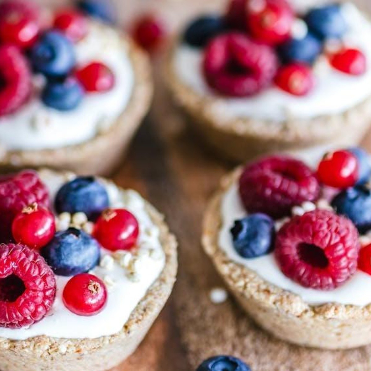 Mini tartas de queso Philadelphia con arándanos y frambuesas