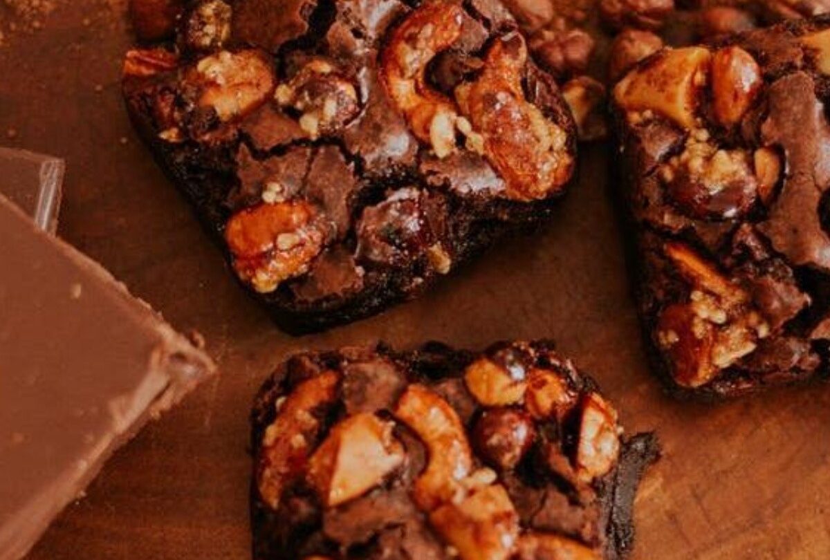 Brownies de chocolate con almendras y canela receta fácil |