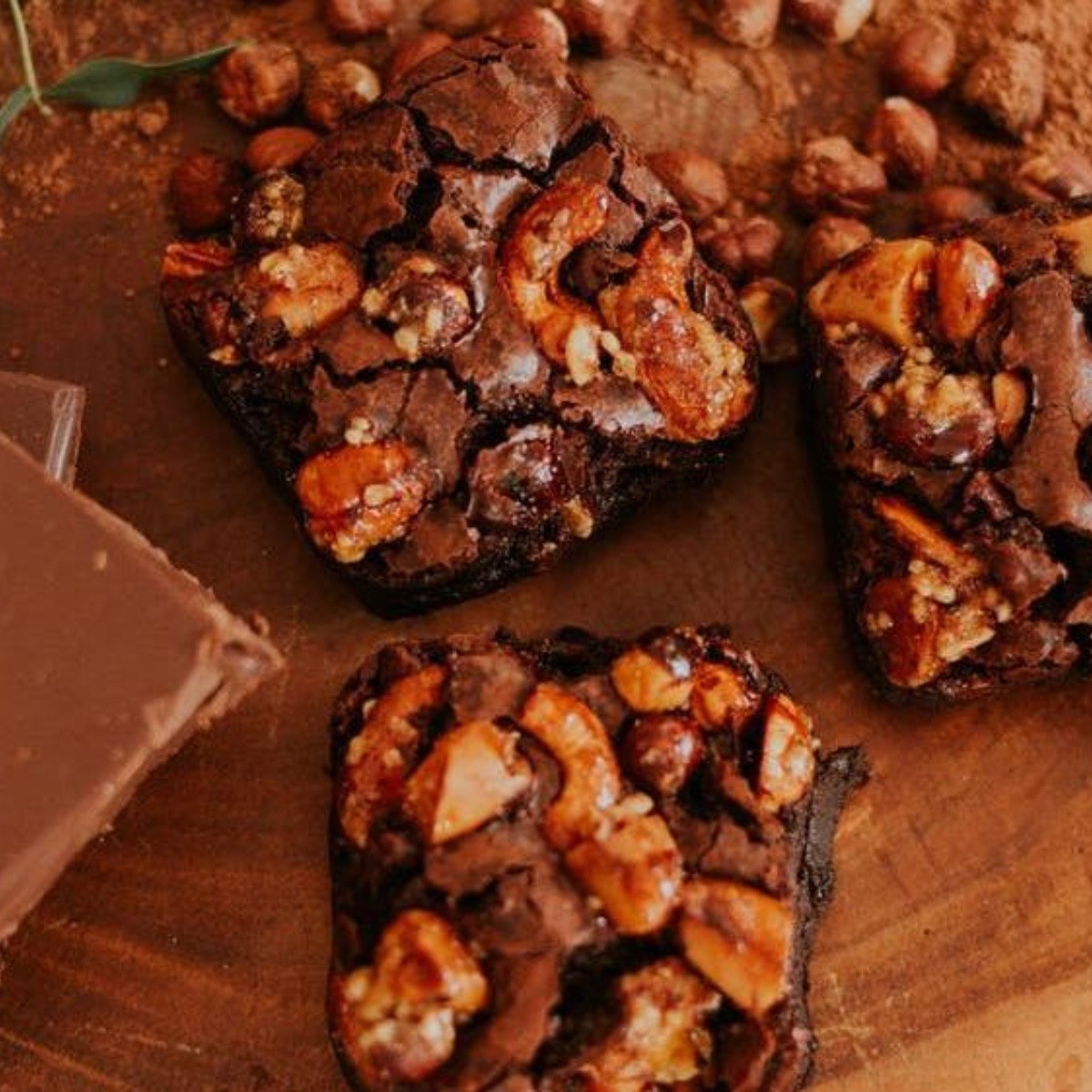 Brownies de chocolate con almendras y canela, receta fácil