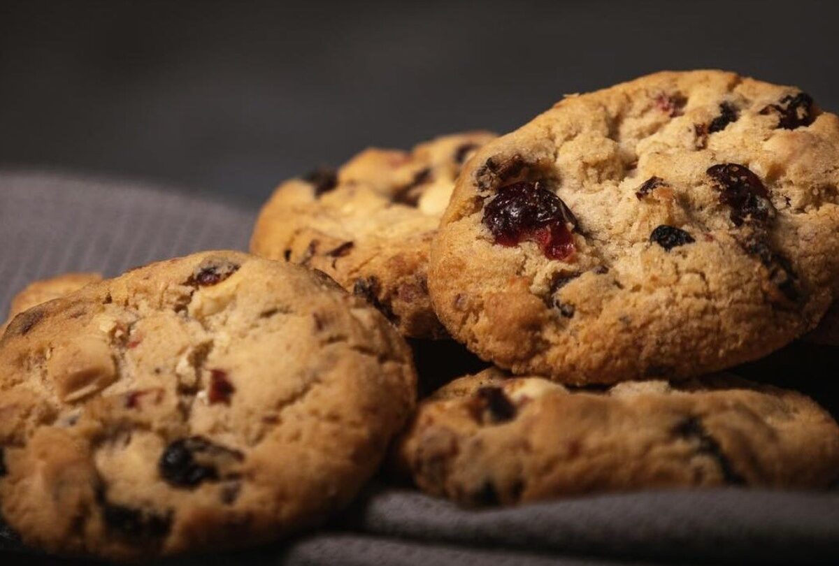 Postre saludable galletas de avena con arándanos y miel |