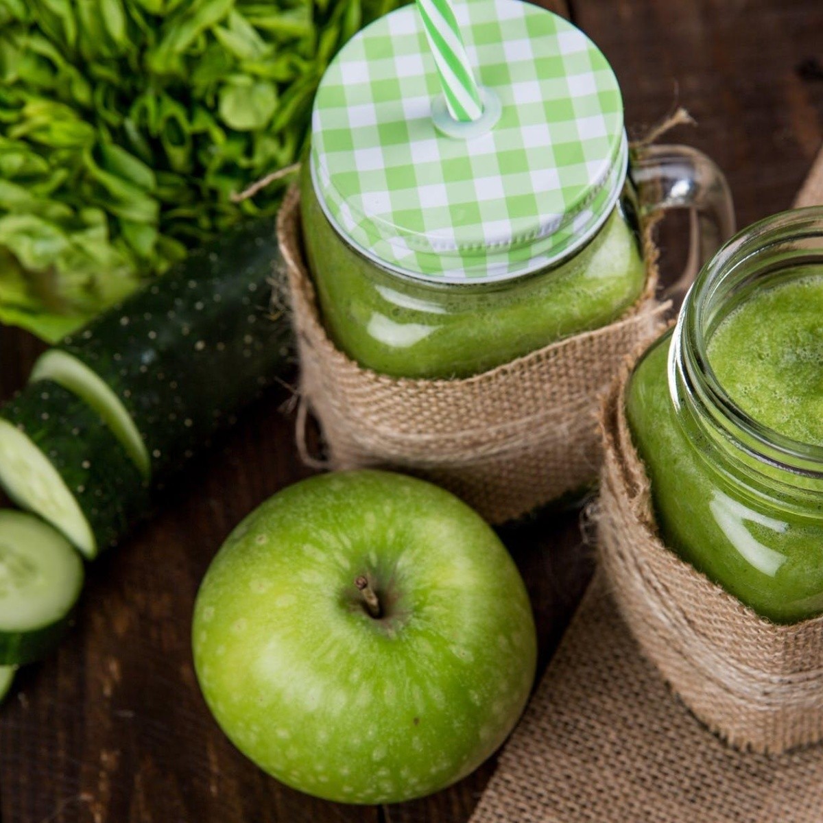 Desayuno saludable: smoothie verde de manzana con pepino