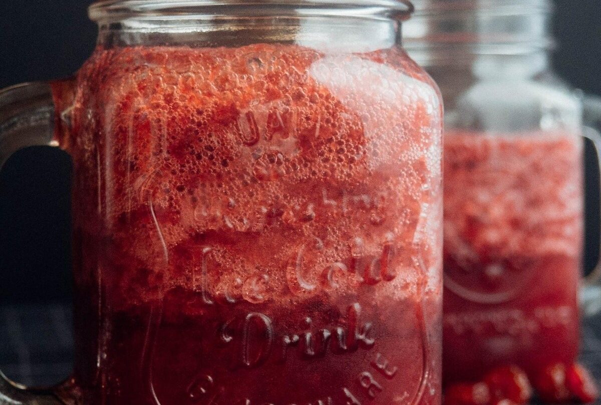 Jugo de arándanos frescos con limón listo en 5 minutos |
