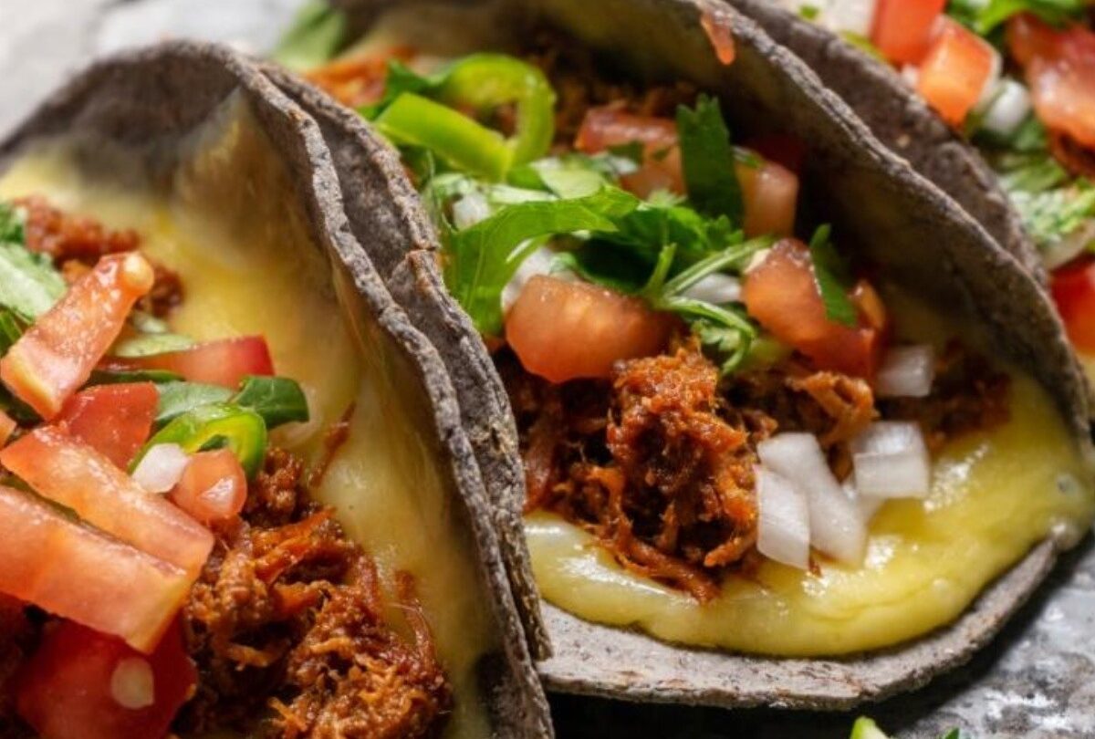 Comida mexicana quesadillas con chilorio receta fácil |