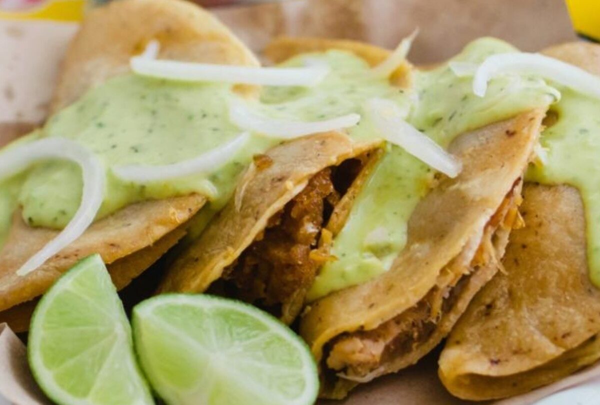 Quesadillas de pollo con tortillas de maíz receta casera |