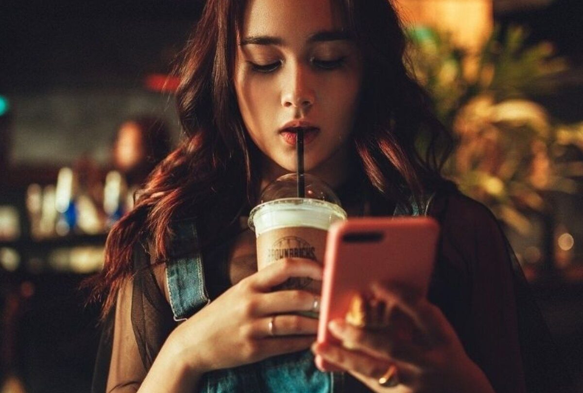 Qué hacer cuando la esposa es más adicta al teléfono que a ti |
