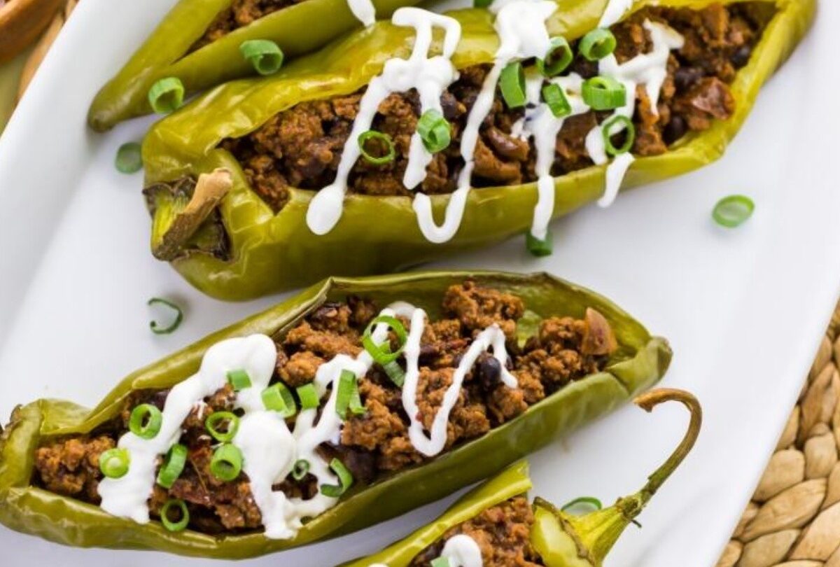Receta de chiles de agua rellenos con frijoles refritos |