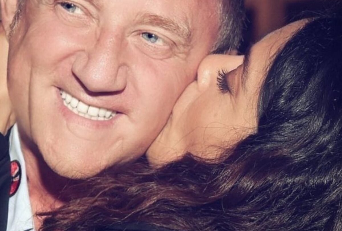 Salma Hayek calla a los que dicen que se casó por interesada |