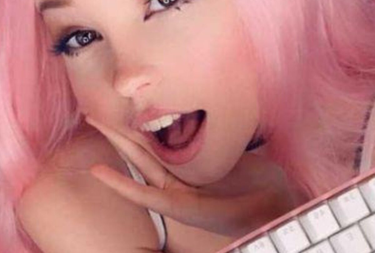 Belle Delphine lanza a la venta su propio keyboard gamer |