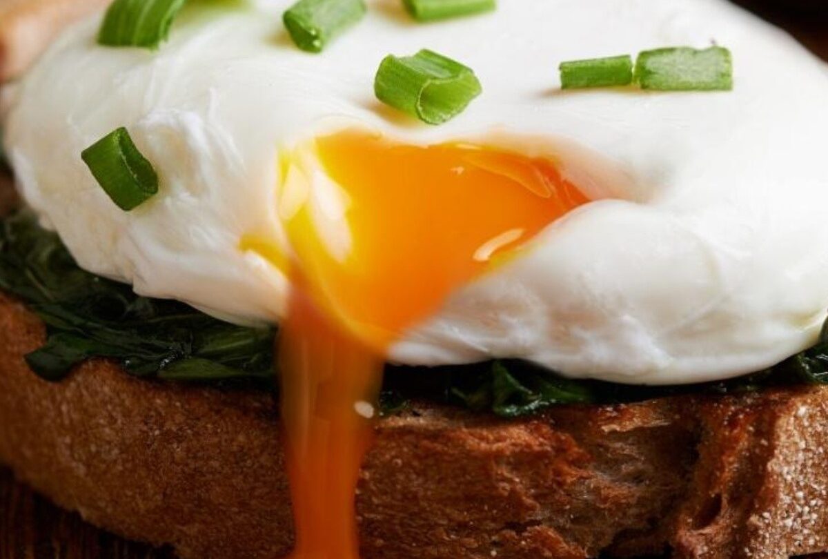 Cómo hacer huevo escalfado para que quede perfecto receta fácil |