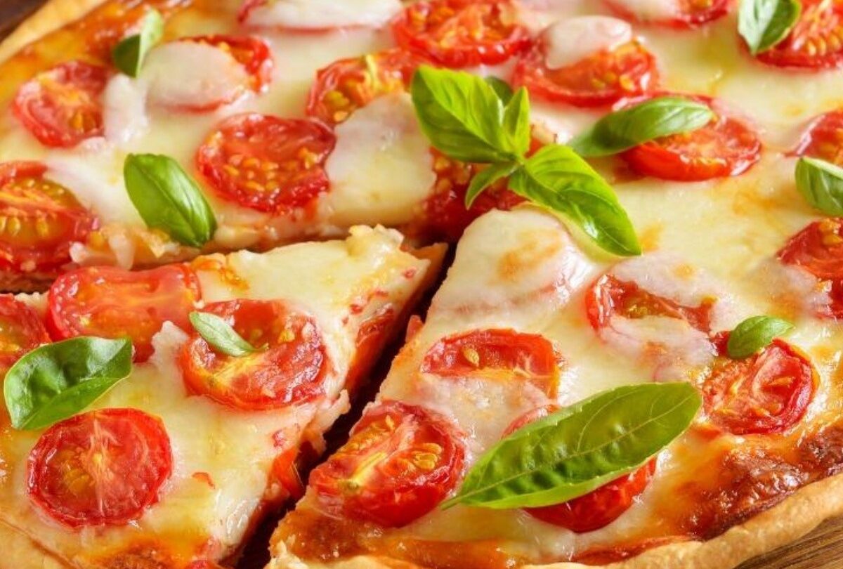 Pizza margarita auténtica receta italiana preparada desde cero |